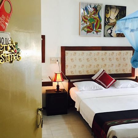 Holiday Nest Bed & Breakfast Wadduwa Esterno foto