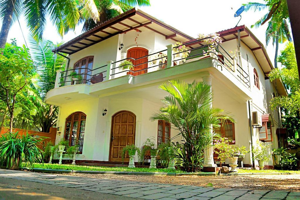 Holiday Nest Bed & Breakfast Wadduwa Esterno foto