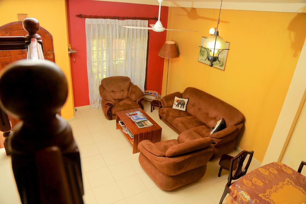 Holiday Nest Bed & Breakfast Wadduwa Esterno foto