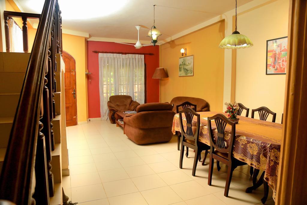 Holiday Nest Bed & Breakfast Wadduwa Esterno foto