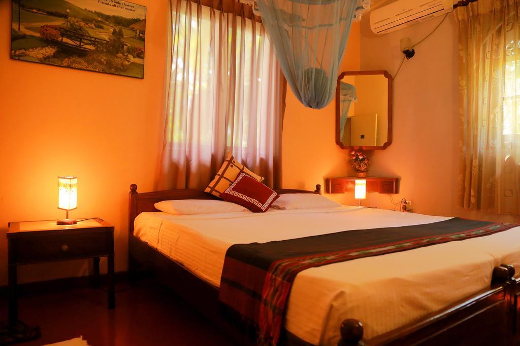 Holiday Nest Bed & Breakfast Wadduwa Esterno foto