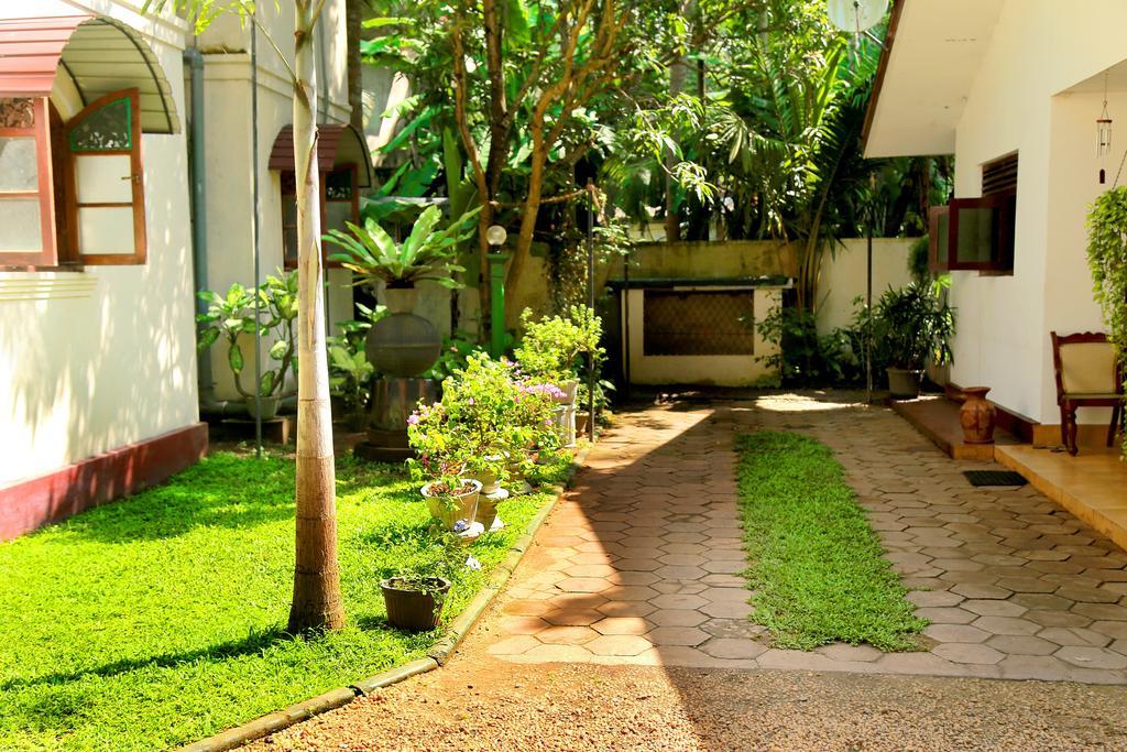 Holiday Nest Bed & Breakfast Wadduwa Esterno foto
