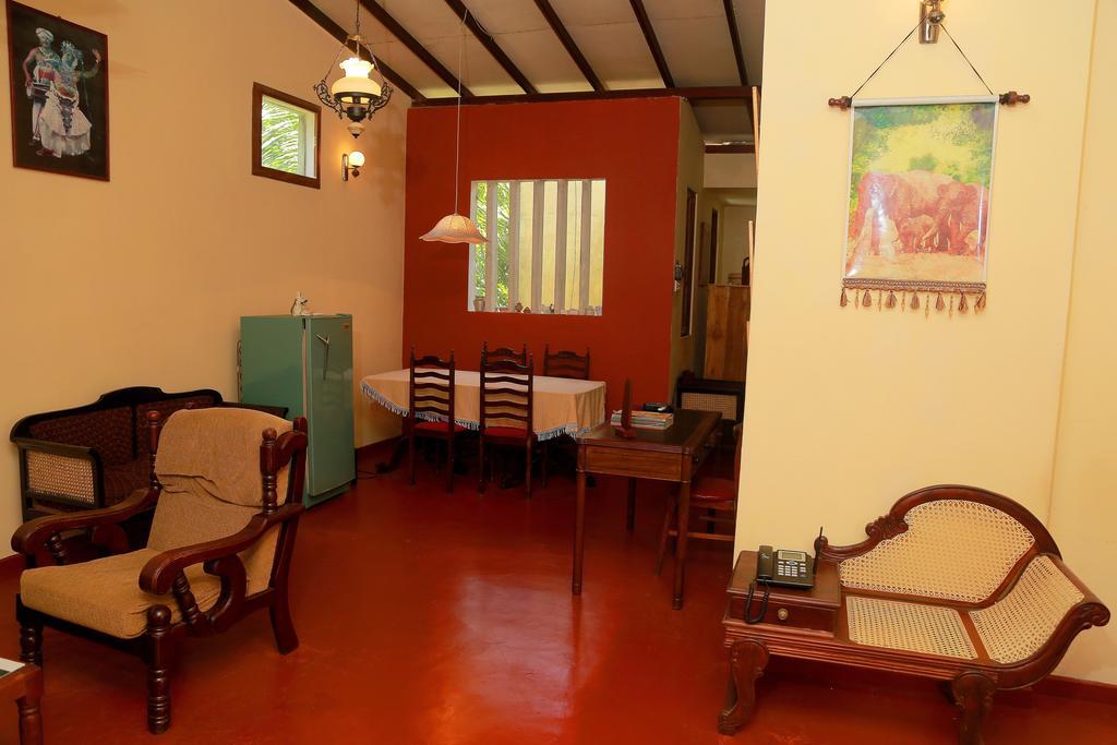 Holiday Nest Bed & Breakfast Wadduwa Esterno foto